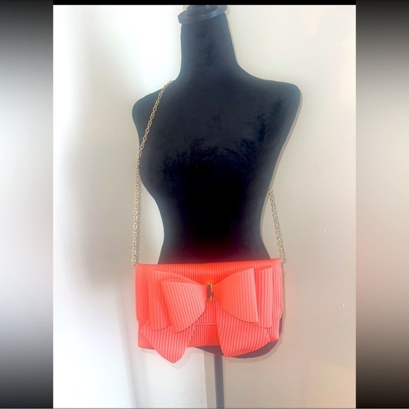 She’s Cute As a Bow 🎀 purse 👛 - Picture 8 of 8